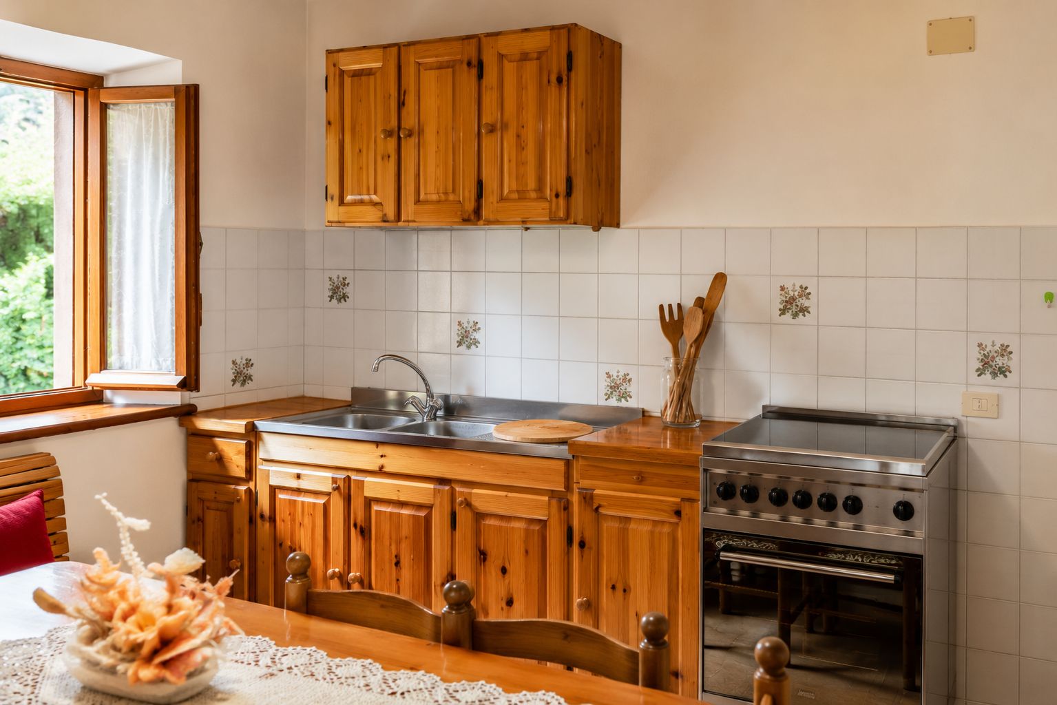 Cucina in legno dello chalet Wooden Stories